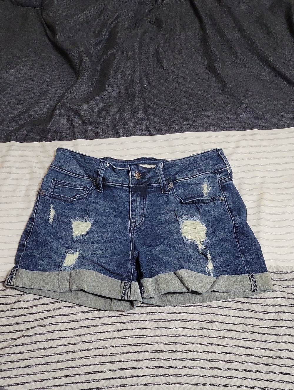 Guess Denim Shorts Fits Waist Size 28